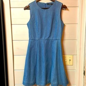 Kate Spade Saturday Medium Wash Blue Pleated Denim Sleeveless Dress Size 2.
